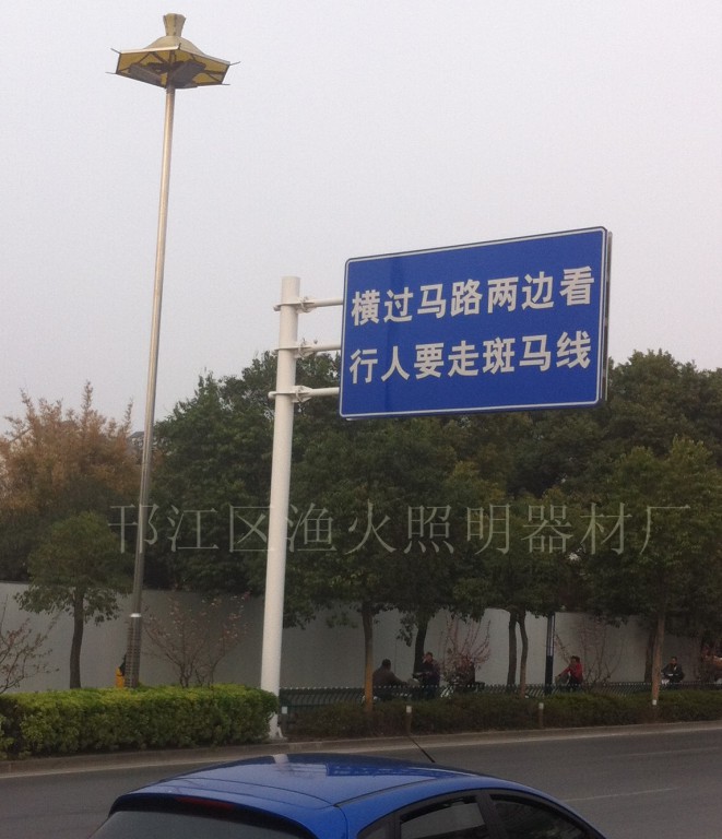 南京悬臂式交通标志杆生产供应厂家定制各类道路标志杆、2F指路牌杆图片