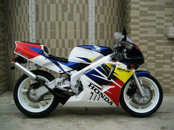 供应用于出售摩托车的本田NS250R 价格：1800元