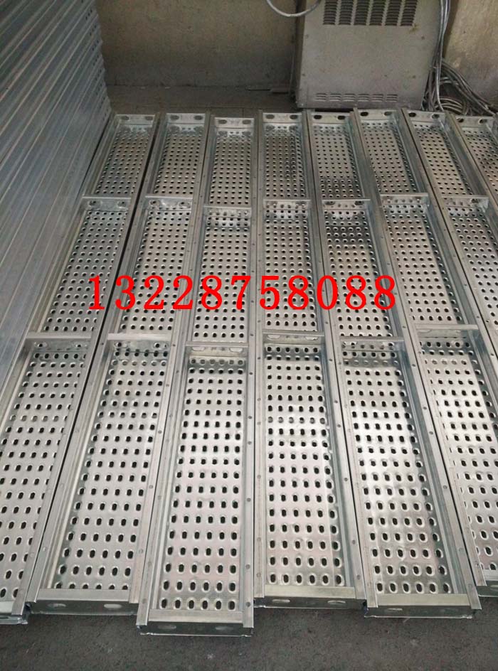 供应江苏钢跳板厂家流水生产钢跳板全自动焊接图片