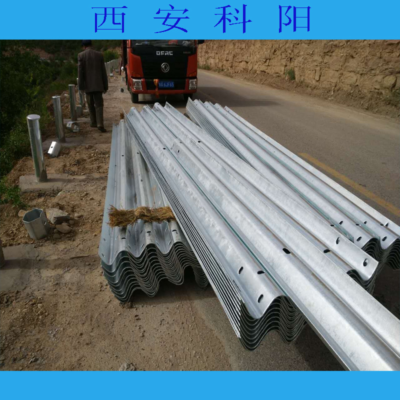 供应用于高速公路护栏的新疆乌鲁木齐波形护栏厂家直销、乌鲁木齐高速公路护栏、道路安全护栏