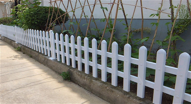 pvc草坪护栏厂家生产绿化护栏公园围栏