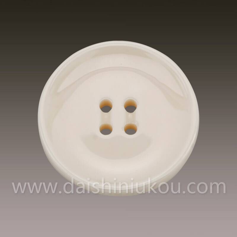 供应用于服装辅料的米黄陶瓷纽扣WD551-24.7凹面大衣纽
