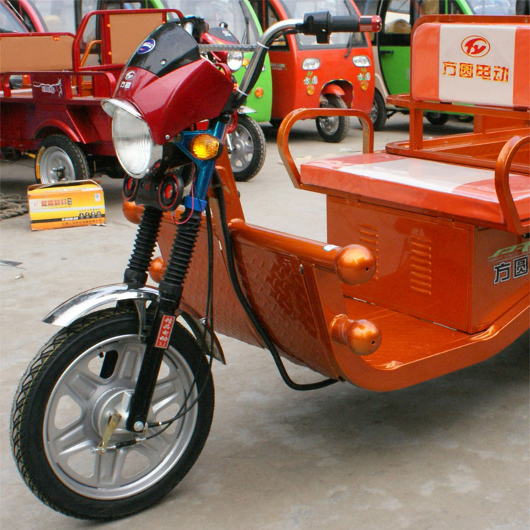 供应自贡市大安1.2米围栏新款电动车客货两用电动三轮车老年代步休闲车图片
