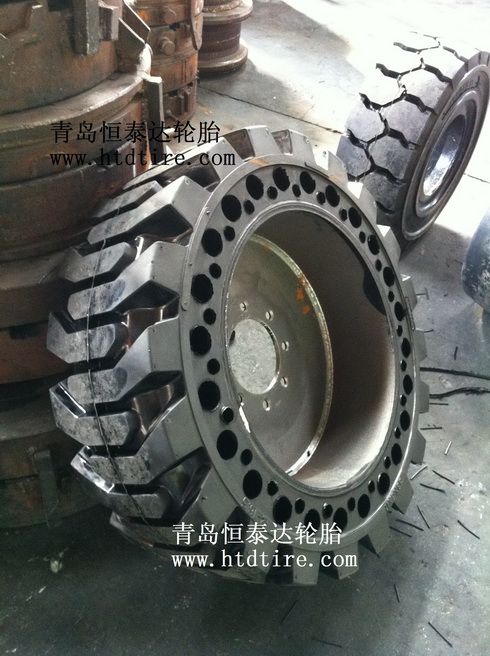 青岛市31x10.5-16滑移式装载机实心轮胎厂家