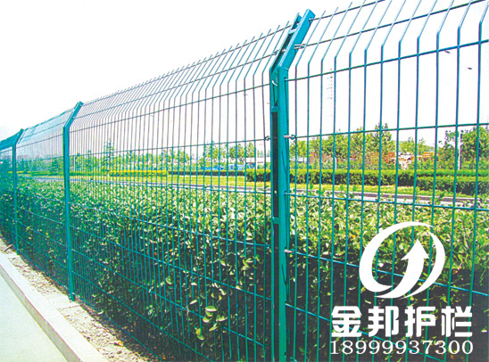 厂家供应新疆双边丝护栏，公路护栏批发