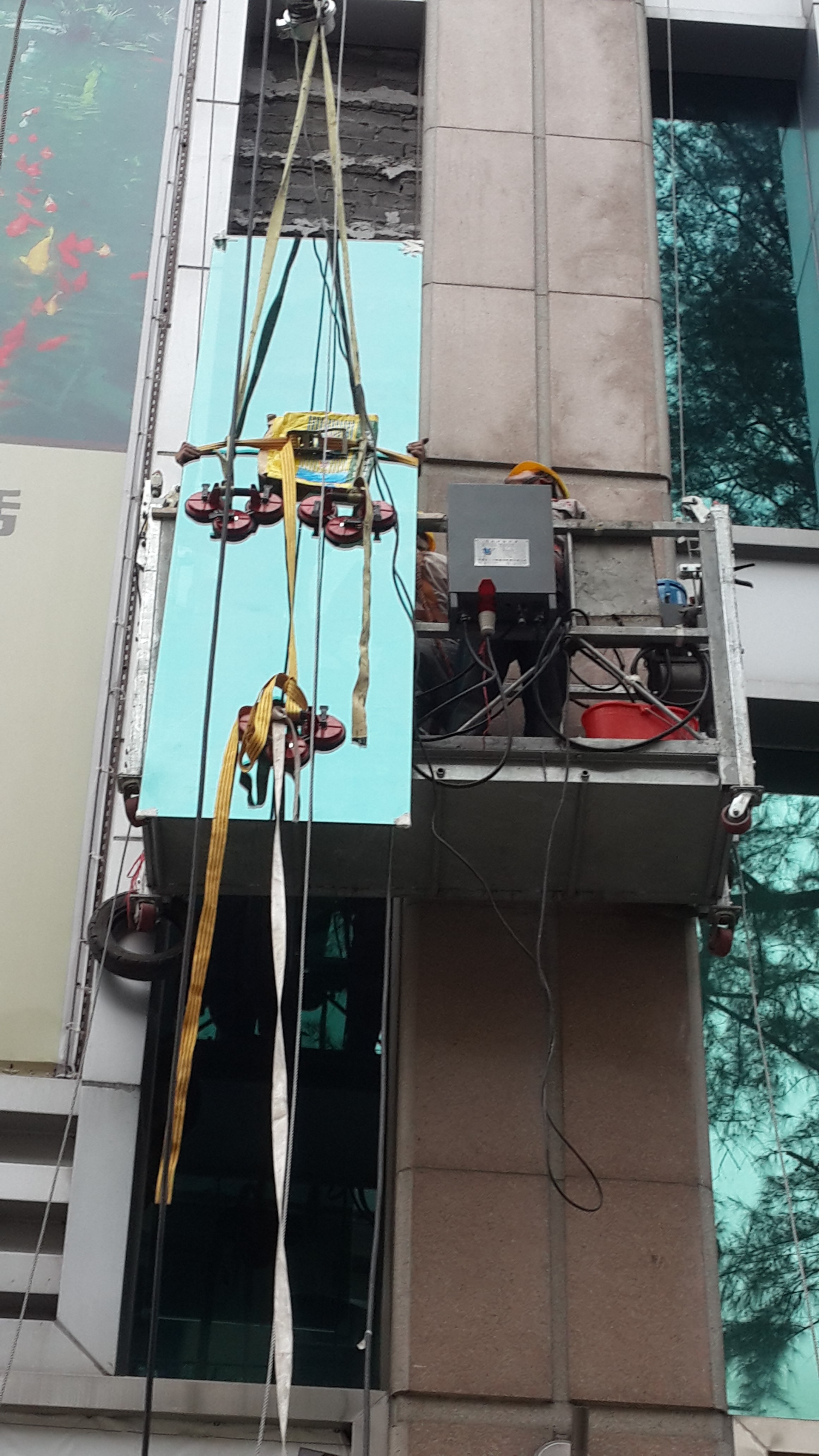 供应用于高空作业的广州佛山江门吊篮出租赁东邦幕墙图片