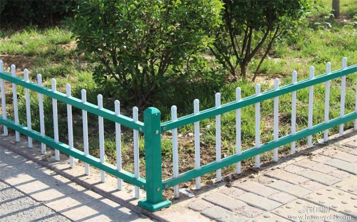 供应用于防护的锌钢草坪护栏，烤漆，免焊接图片
