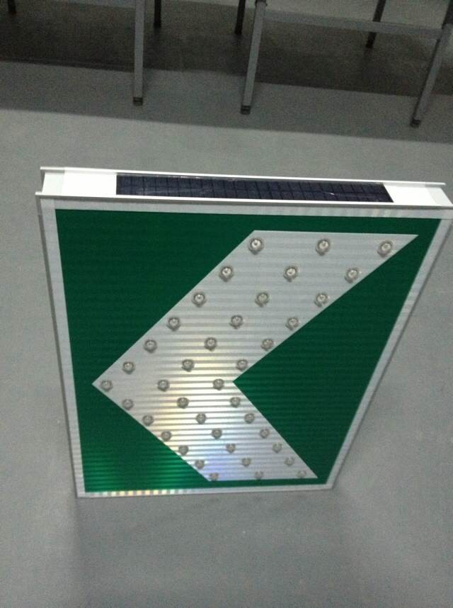 深圳厂家供应太阳能诱导标牌，太阳能标志牌图片