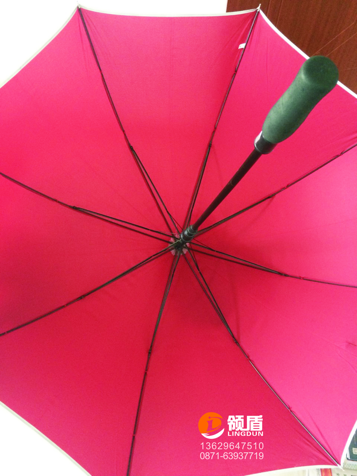 供应昆明广告雨伞订做折叠伞印字批发厂在大商汇