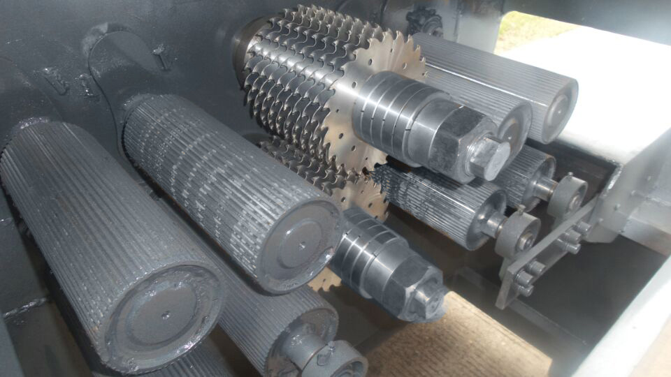 龙创MJF253-6方木多片锯供应用于木材加工的新型自动压辊方木多片锯龙创MJF253-6方木多片锯