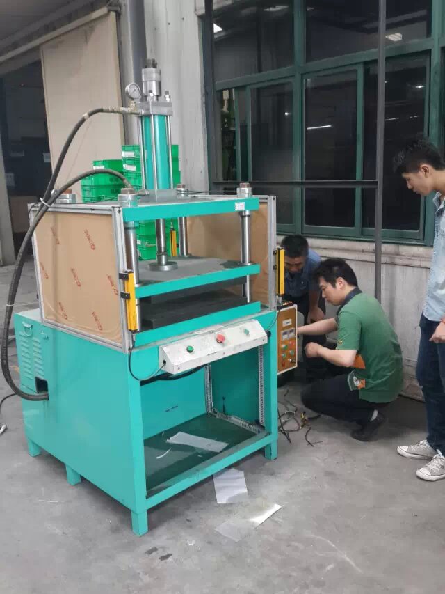 供应四柱油压机的运用，上海四柱油压机厂家，压装整形冲孔油压机图片