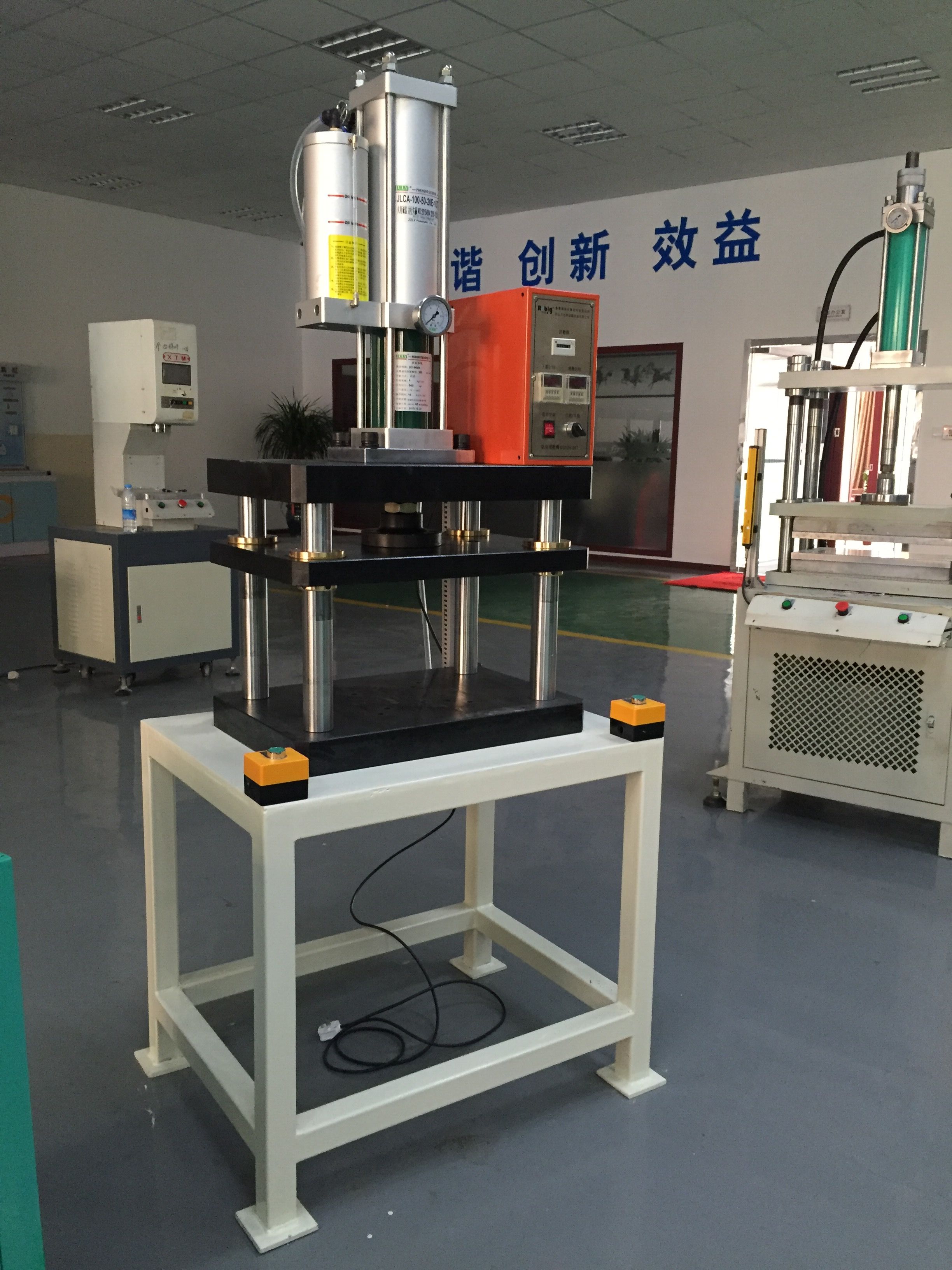 供应上海增压压床气动压床，XTM-102气动压力机，苏州气压机