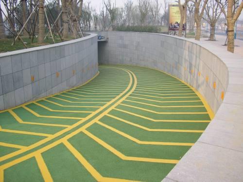 南京车库无震动防滑坡道,无振动环氧树脂止滑车道图片