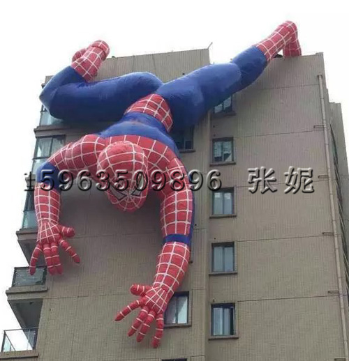 供应用于房地产宣传的充气大型爬墙蜘蛛侠 超人广告气模卡通图片