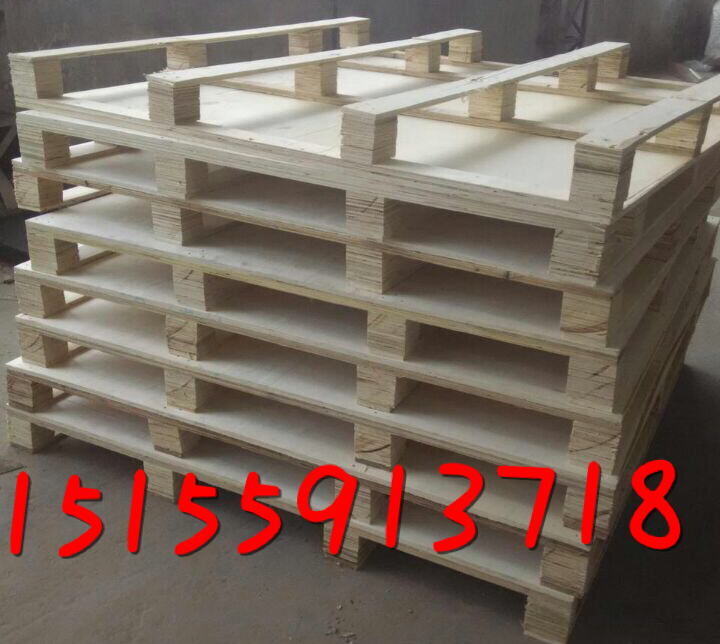 承载各种货物的木托盘在德华木业批发