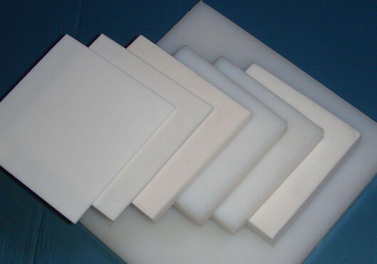 PCTFE树脂可制成用于模塑和挤塑的粒料。亦可制成棒和管。
