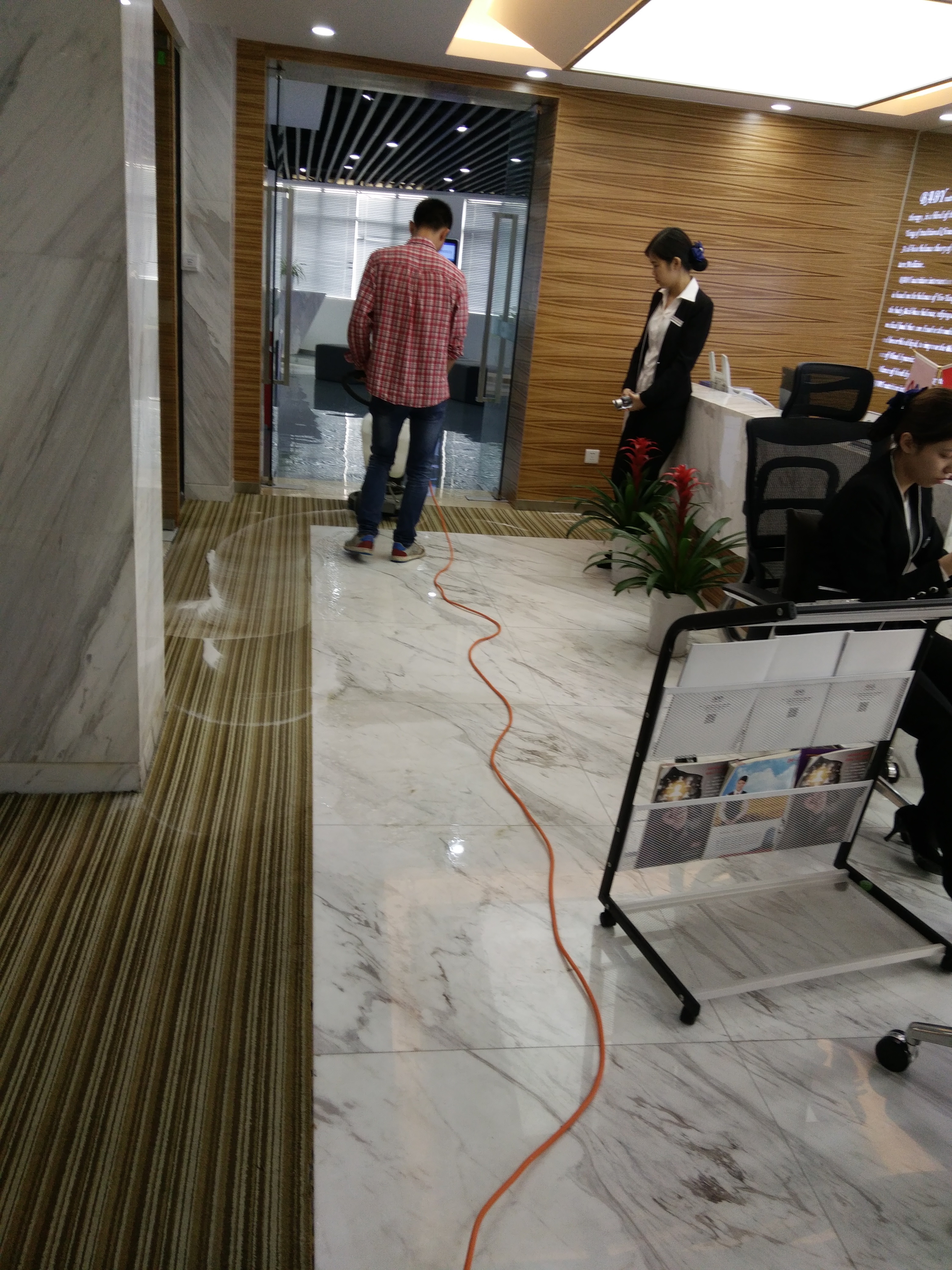 广州清洁公司教你如何清洗地毯？批发