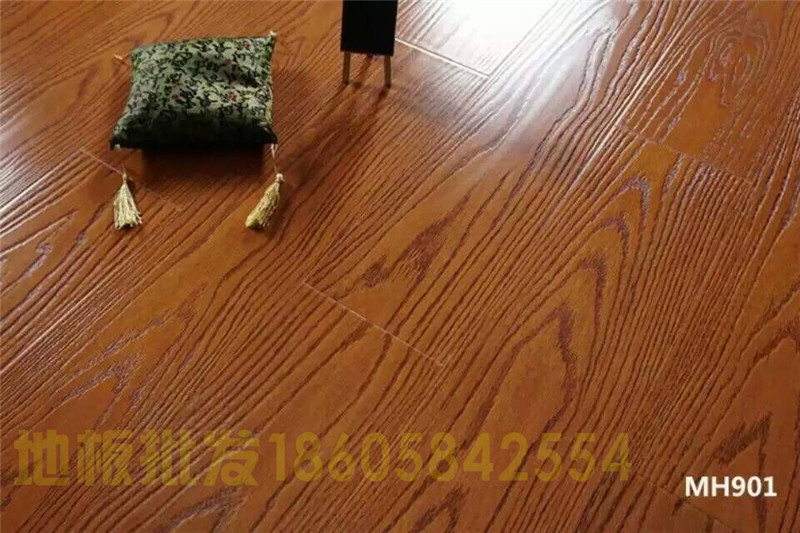 供应用于客厅|卧室的红橡强化复合耐磨地板浮雕防水批发