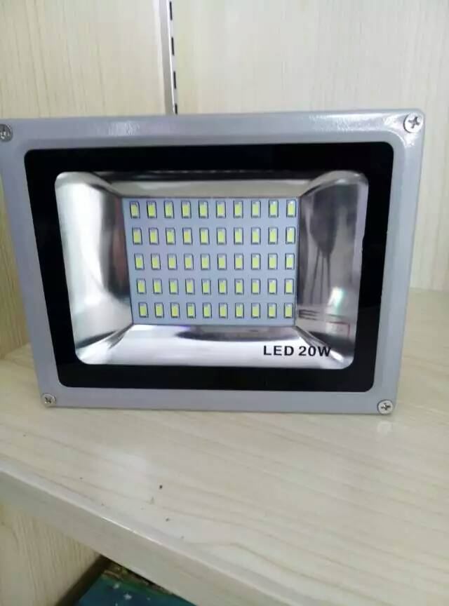 供应临沂30瓦LED投光灯批发价 30瓦LED投光灯批发商 优质LED户外射灯图片