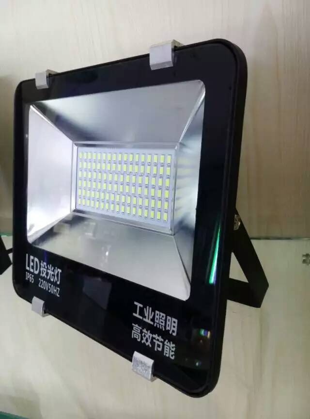 供应LED投光灯 LED投光灯批发厂家 LED投光灯批发价格 优质LED户外投光灯图片