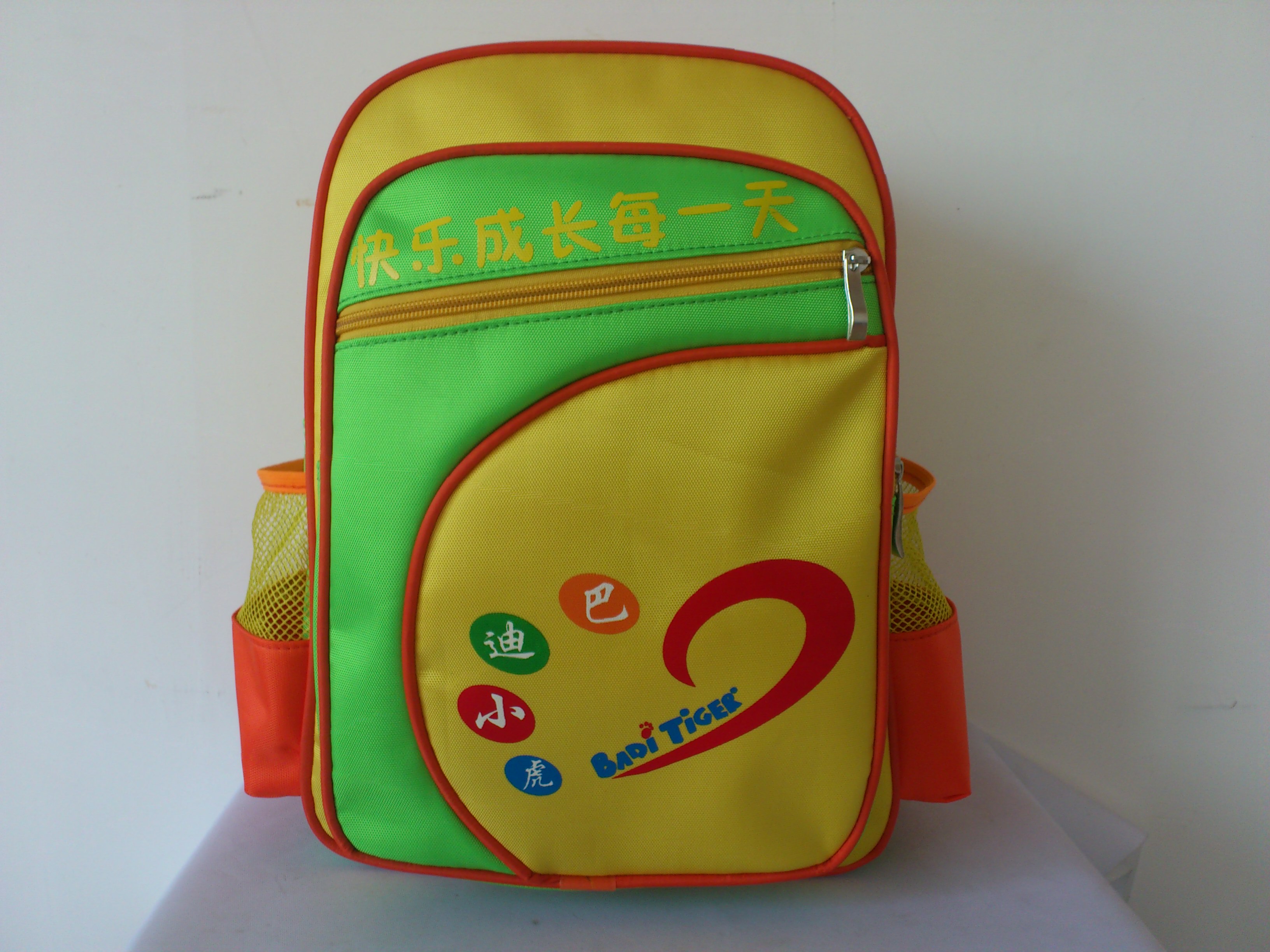供应学生专用书包 儿童双肩背包可订制