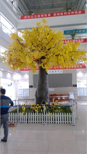 供应装饰假树定做 大型仿真椰子树定做 北京大型棕榈树假树定做图片