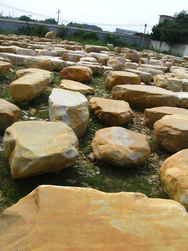 奇石轩厂家供应用于园林摆设的黄蜡石太湖石假山石台面石