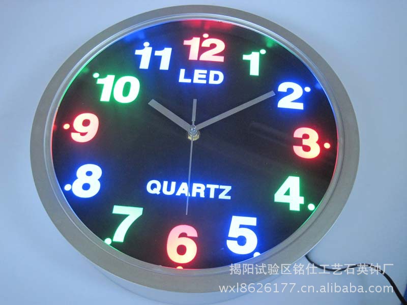厂家供应金属外壳LED发光夜间挂钟挂壁贴墙彩色数字挂钟