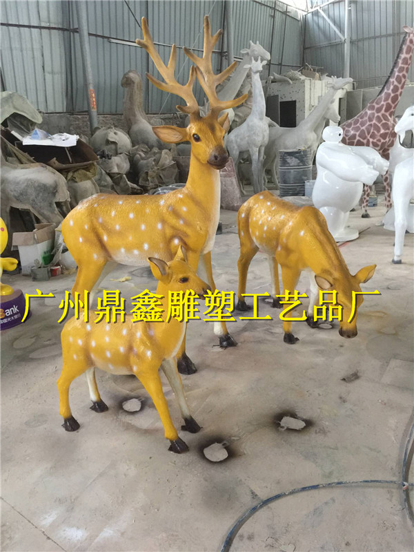 梅花鹿玻璃钢雕塑现货工厂直销广东动物模型订做梅花鹿厂家订做图片
