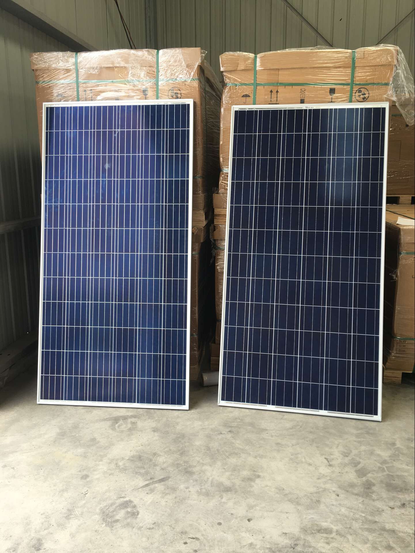 低价供应用于光伏发电的太阳能组件图片