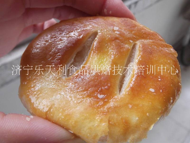老婆饼制作技术培训来济宁乐天利学习老婆饼配方做法