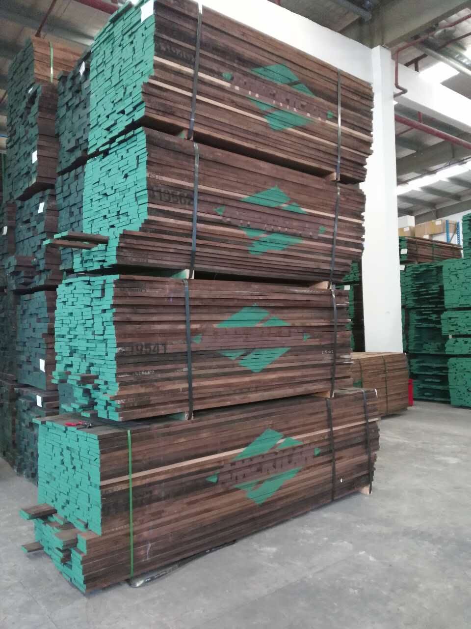 美国进口黑胡桃木批发 上海北美黑胡桃供应商 美国进口烘干黑胡桃木