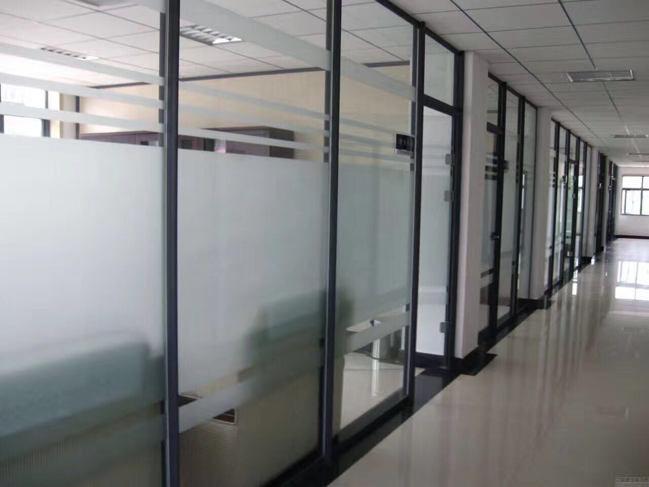 厨房玻璃隔断 惠州办公家具厂
