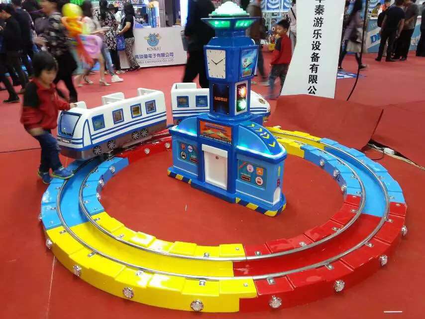 广场轨道火车儿童乐园游乐设备室内商场电动投币旋转玩具高铁城堡图片