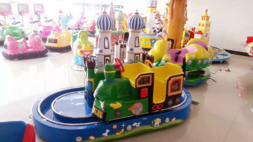 儿童游乐设备小火车城堡 列车旋转火车 公园大型娱乐项目产地货源图片