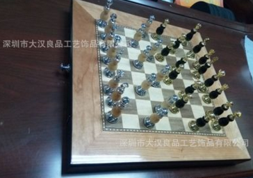 厂家直销高端国际象棋 双色金属棋子加实木棋盘图片