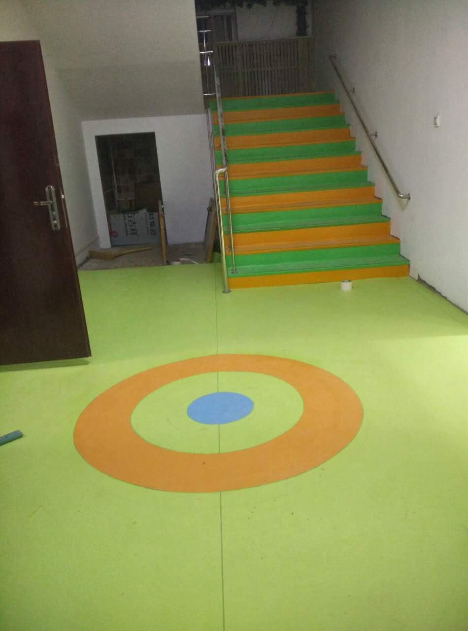 石家庄楼梯防滑垫 幼儿园PVC防滑垫 楼梯踏步塑胶地板