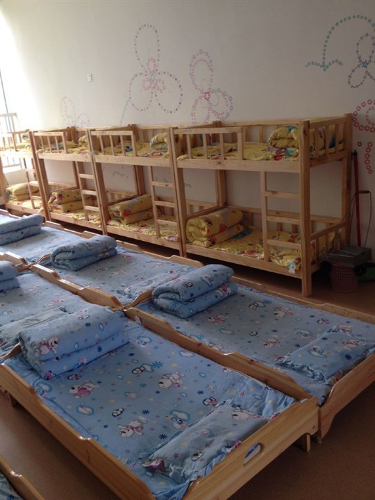 哪里可以定做湖北幼儿园用的床图片