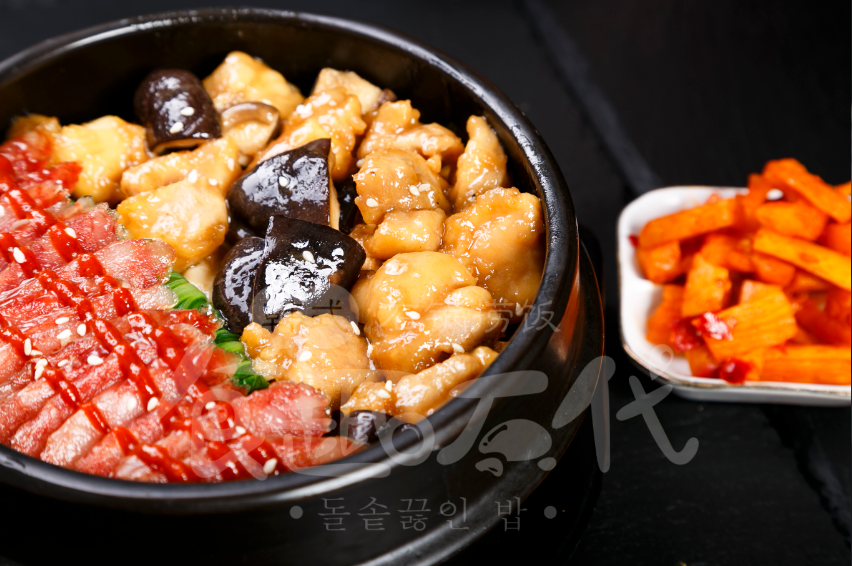 暖心暖胃的食趣石代石锅拌饭图片