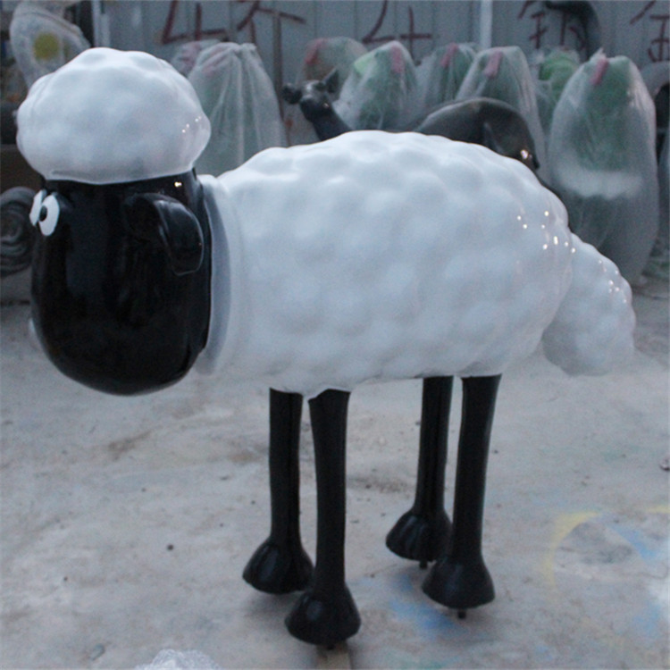 玻璃钢小羊肖恩雕塑玻璃钢小羊肖恩雕塑制作价格供应厂家哪家有行情价格卡通动物雕塑提供
