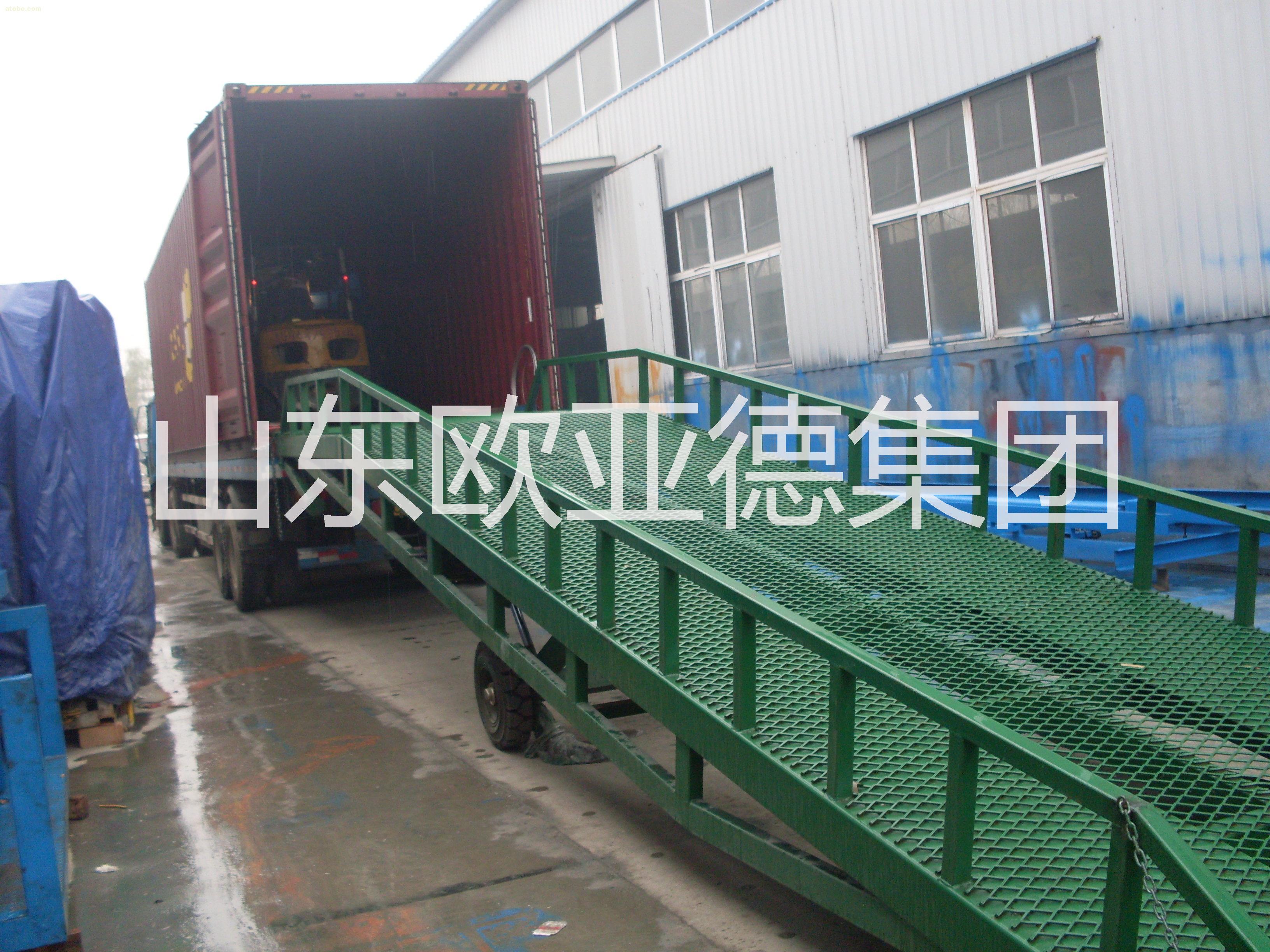 供应 移动式登车桥 移动装卸平台 移动卸货车 卸货装卸平台 货物装卸平台