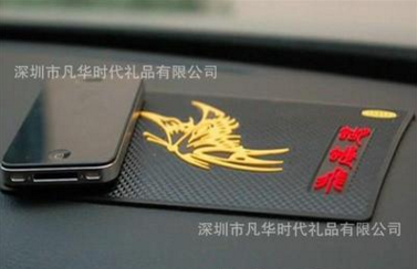 厂家供应汽车广告促销活动礼品PVC防滑垫、汽车内摆件软胶手机防滑垫图片