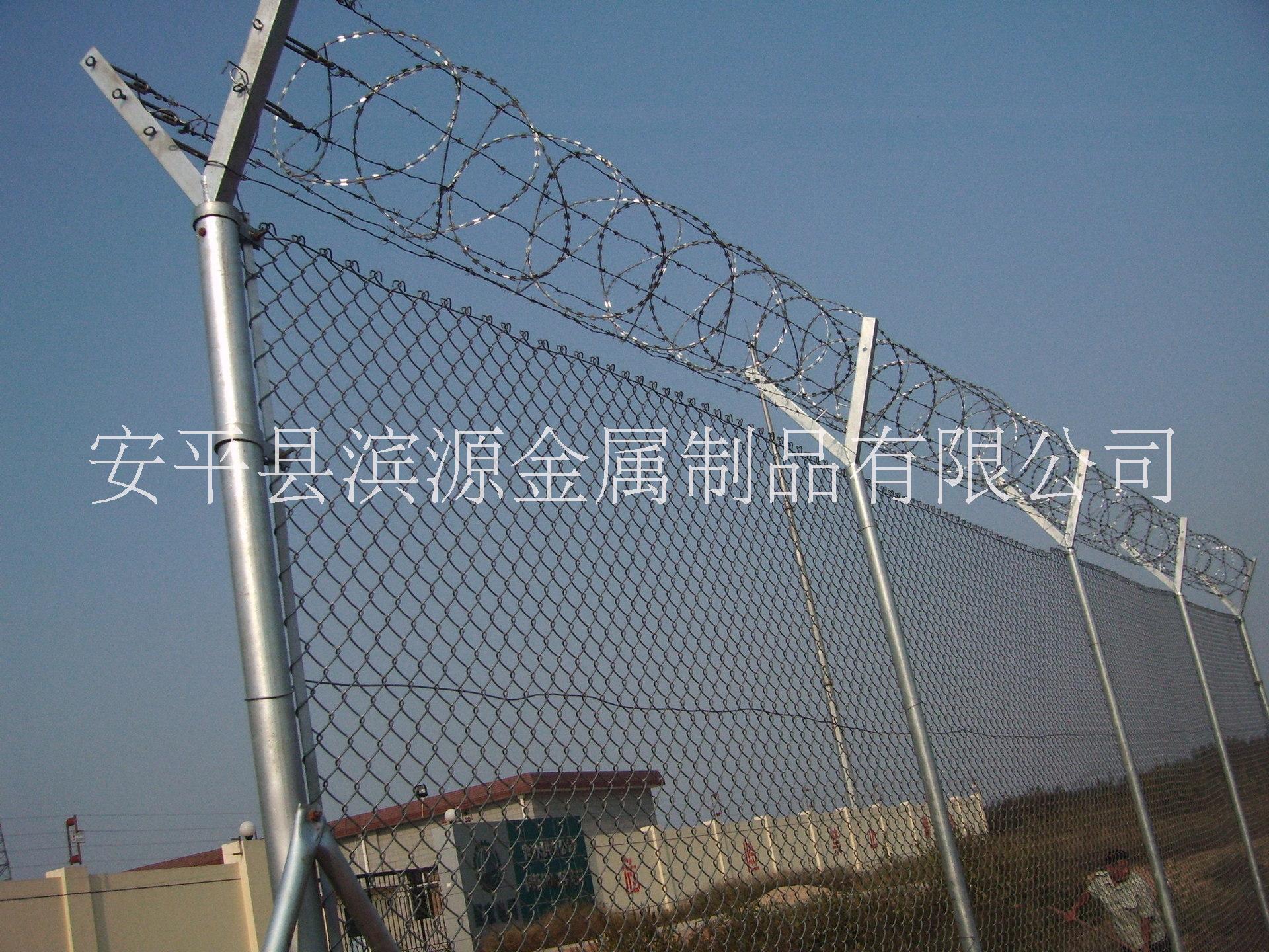 安平县钢板网护栏 安平县钢板网护栏网图片