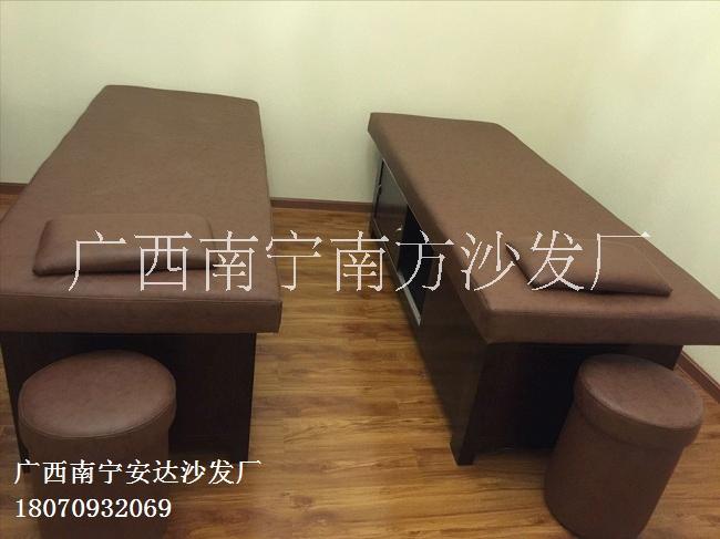 广西南宁南方沙发厂均可定做按摩床美容床保健床美容美甲床保健床图片