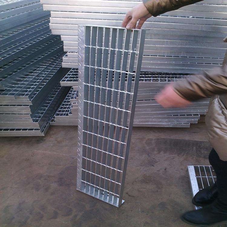 镀锌钢格板厂家 平台钢格栅 镀锌脚踏板批发供应  热镀锌钢格板图片
