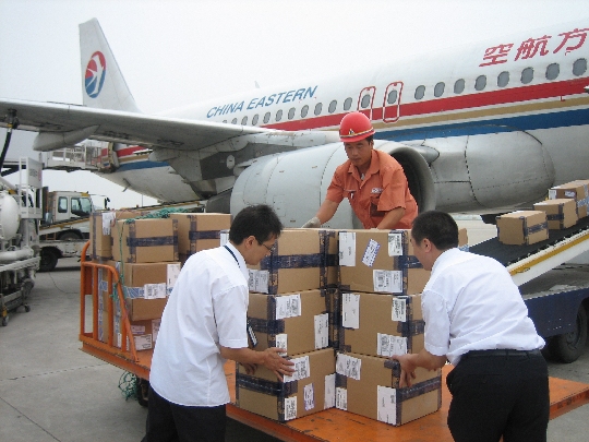 国际快递到台湾新加坡马来西亚集运空运专线海运物流转运拼柜进口 国际快递集运空运专线