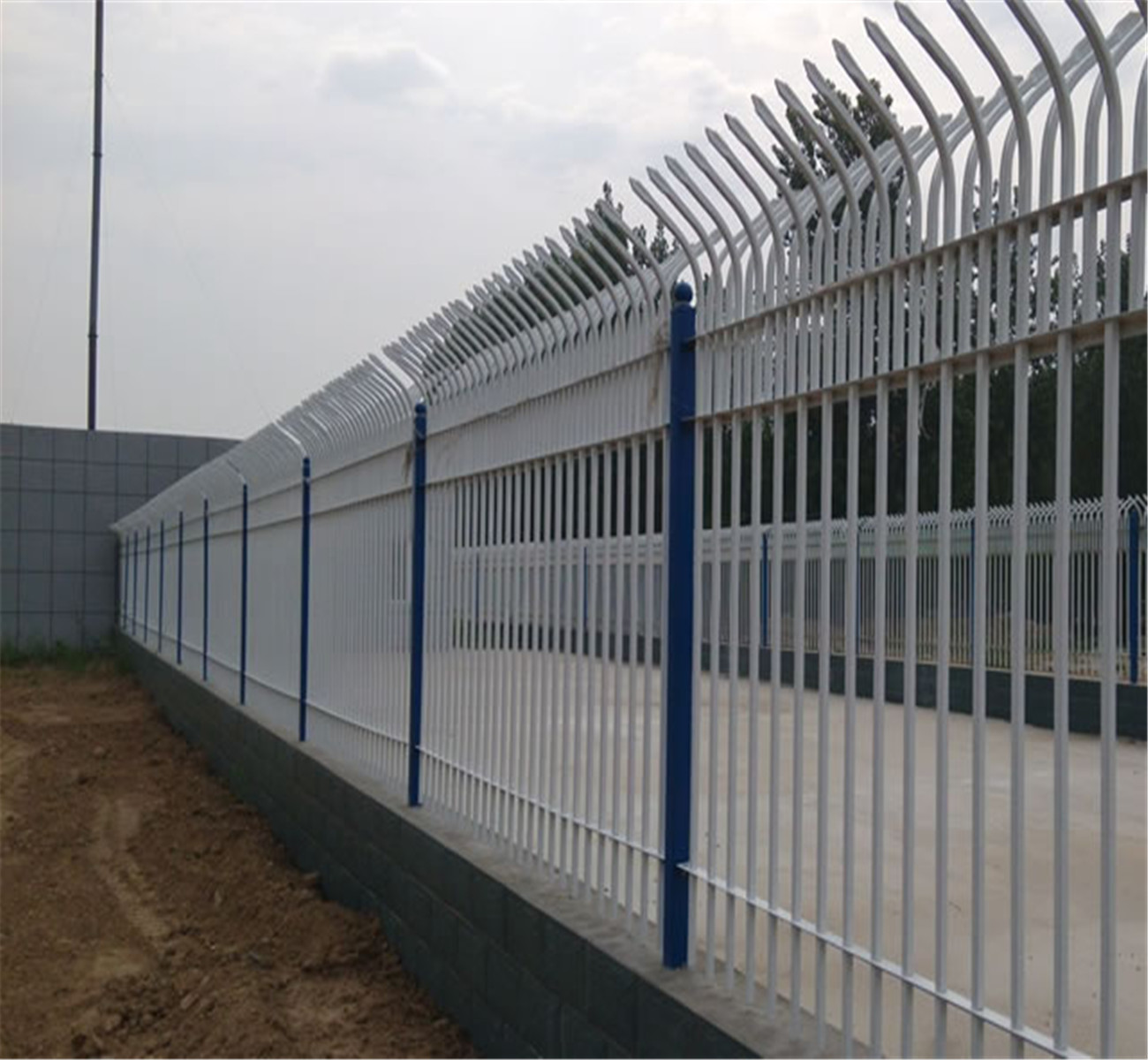 贵州厂家直销别墅厂区小区锌钢护栏/铁艺栏杆图片