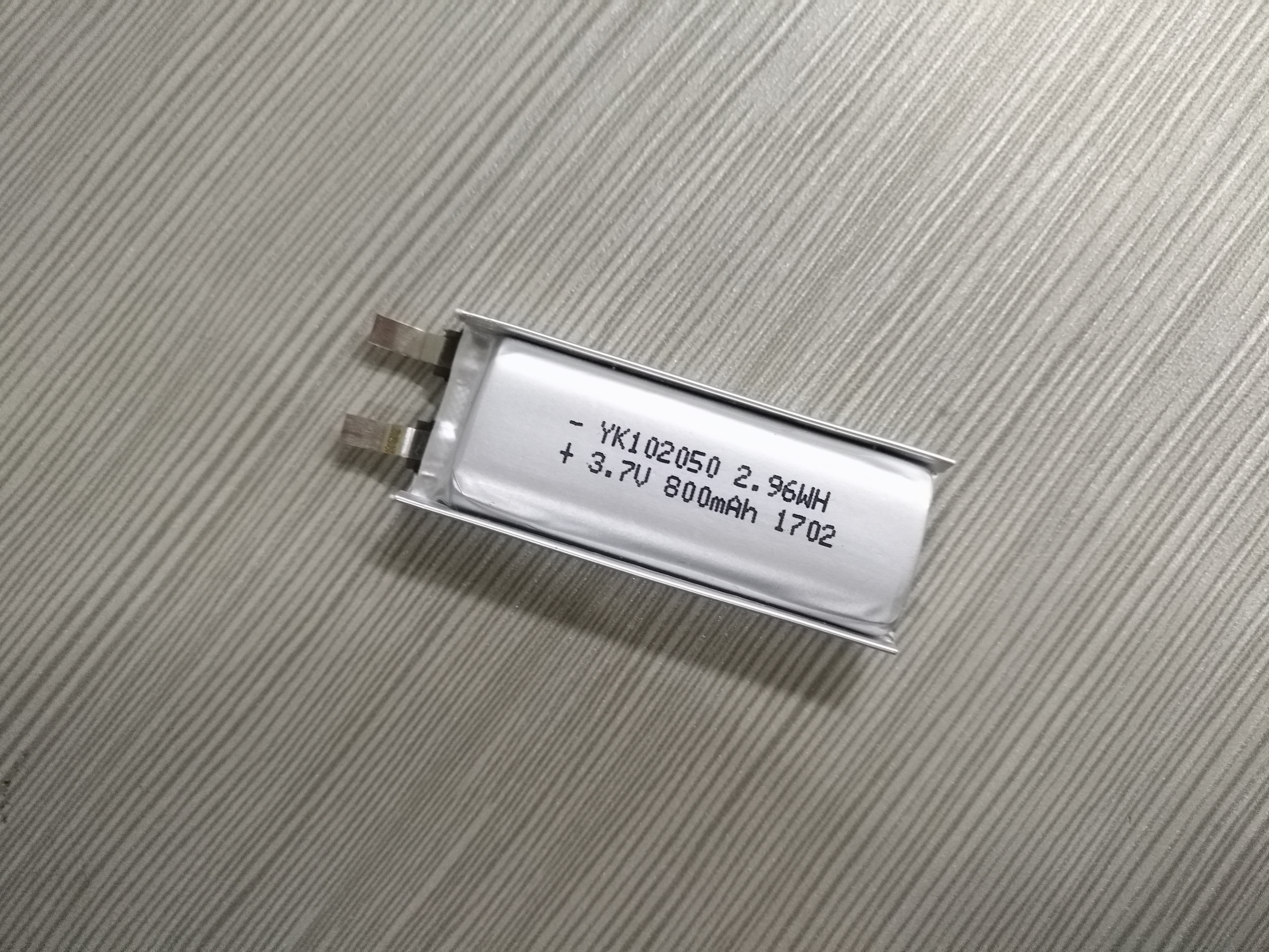 供应无线麦克风3.7V-800毫安102050聚合物锂离子电池图片