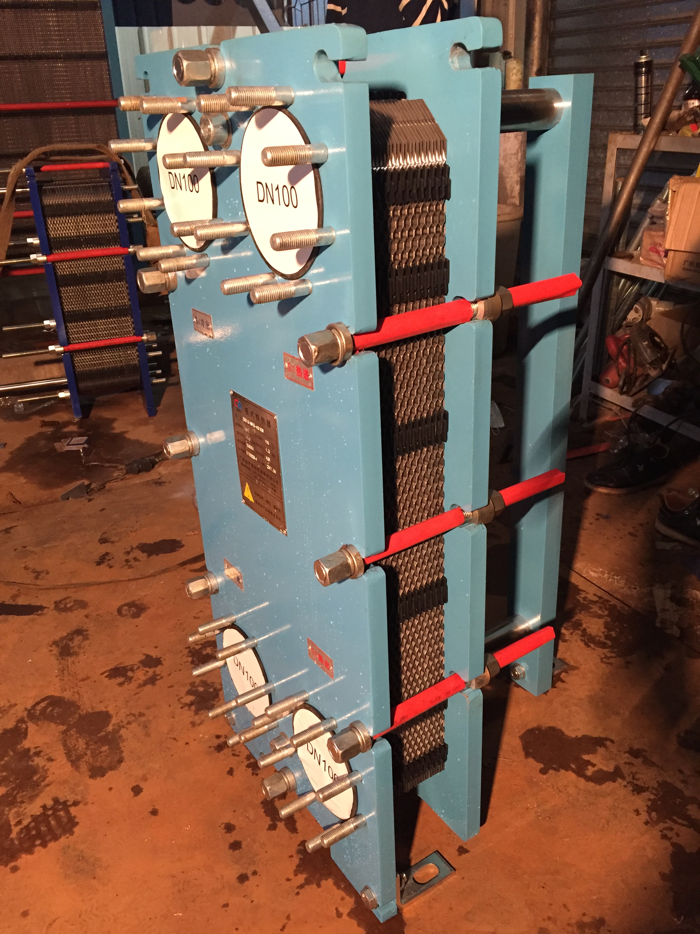 陶瓷压机油冷却器广州莱宁提供各类优质油冷却器图片