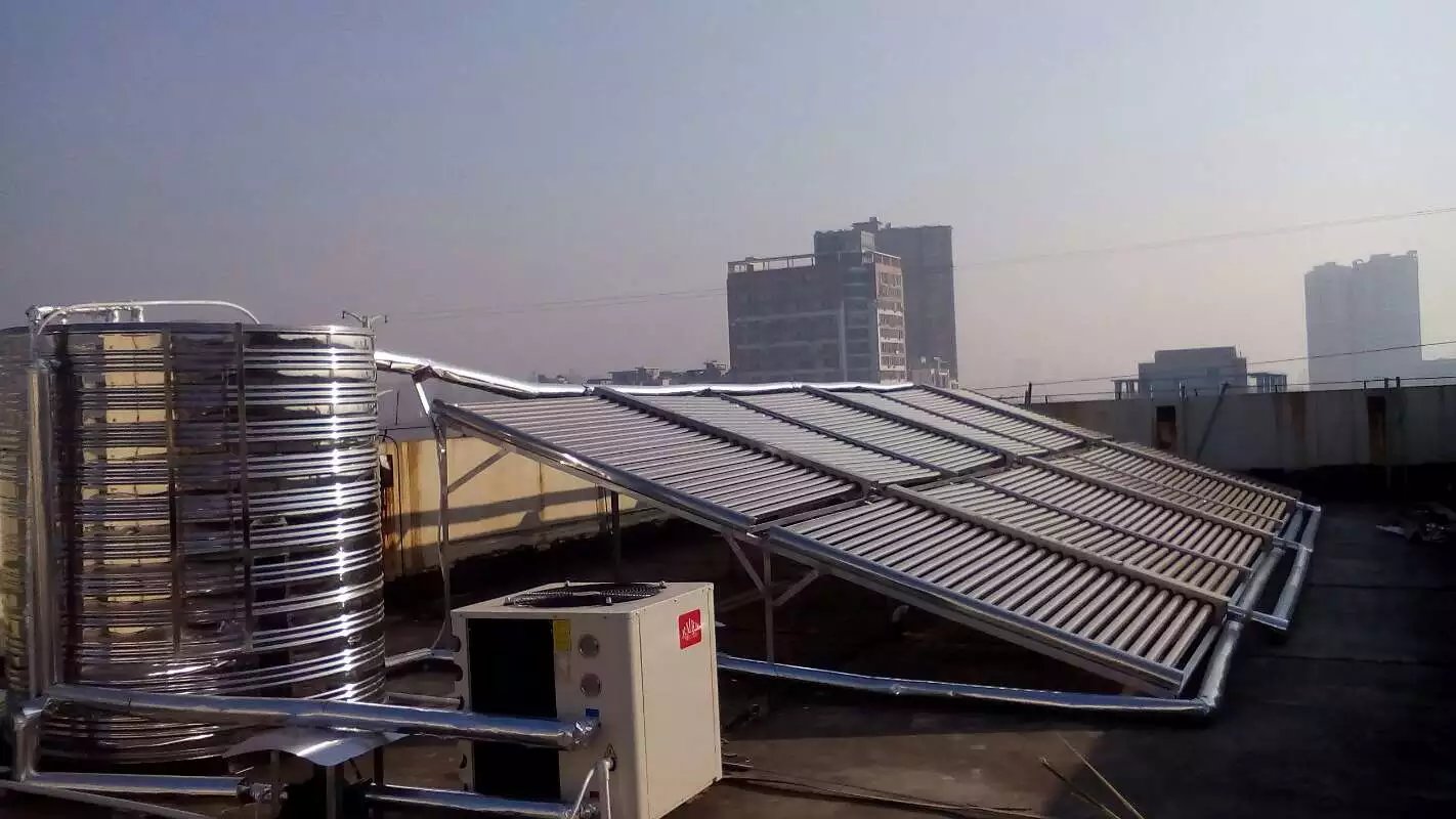 横县学校太阳能、空气能热水系统图片